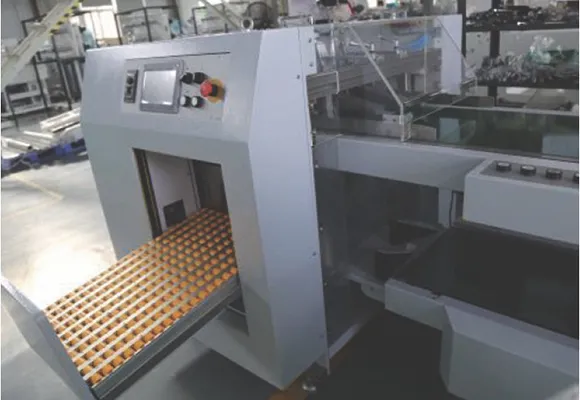 Stacking Unit with Operator-Side Delivery (Optional)
